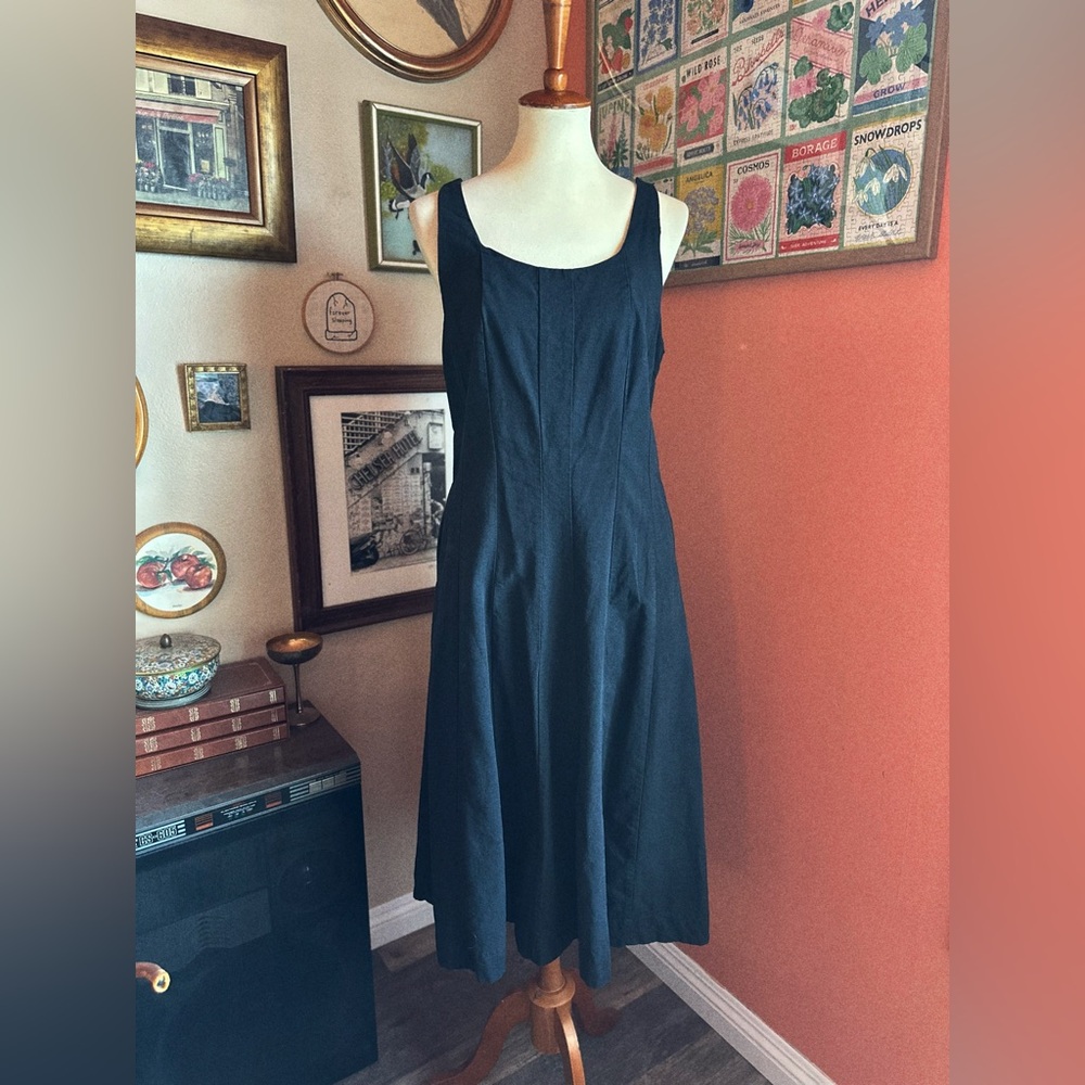 Effortless Elegance Corset Midi Dress – Classic Black